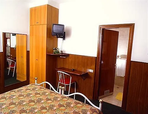 Mary Hotel 3*